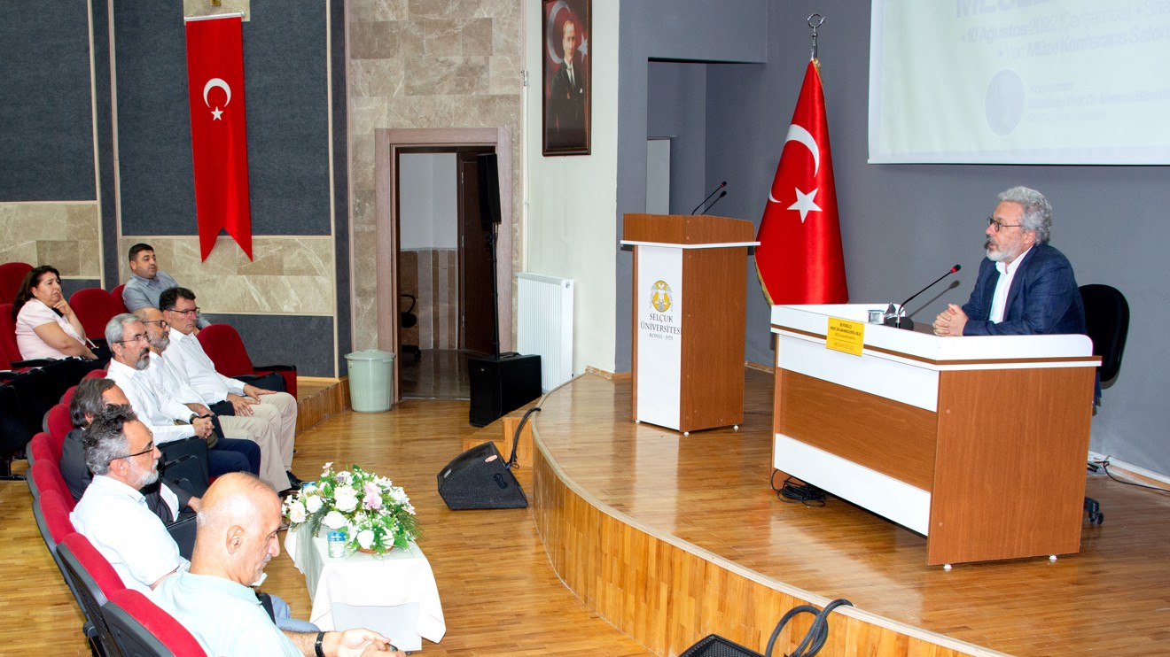 IRCICA Genel Direktörü Kılıç, Selçuk Üniversitesinde “mesleki söyleşi” gerçekleştirdi